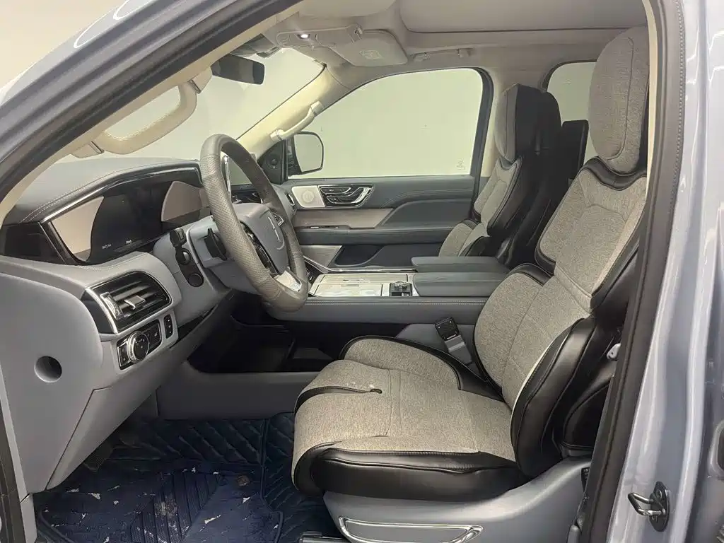 Lincoln Navigator 2019 — фото 14