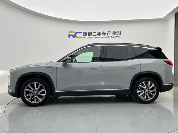 NIO ES8 2021