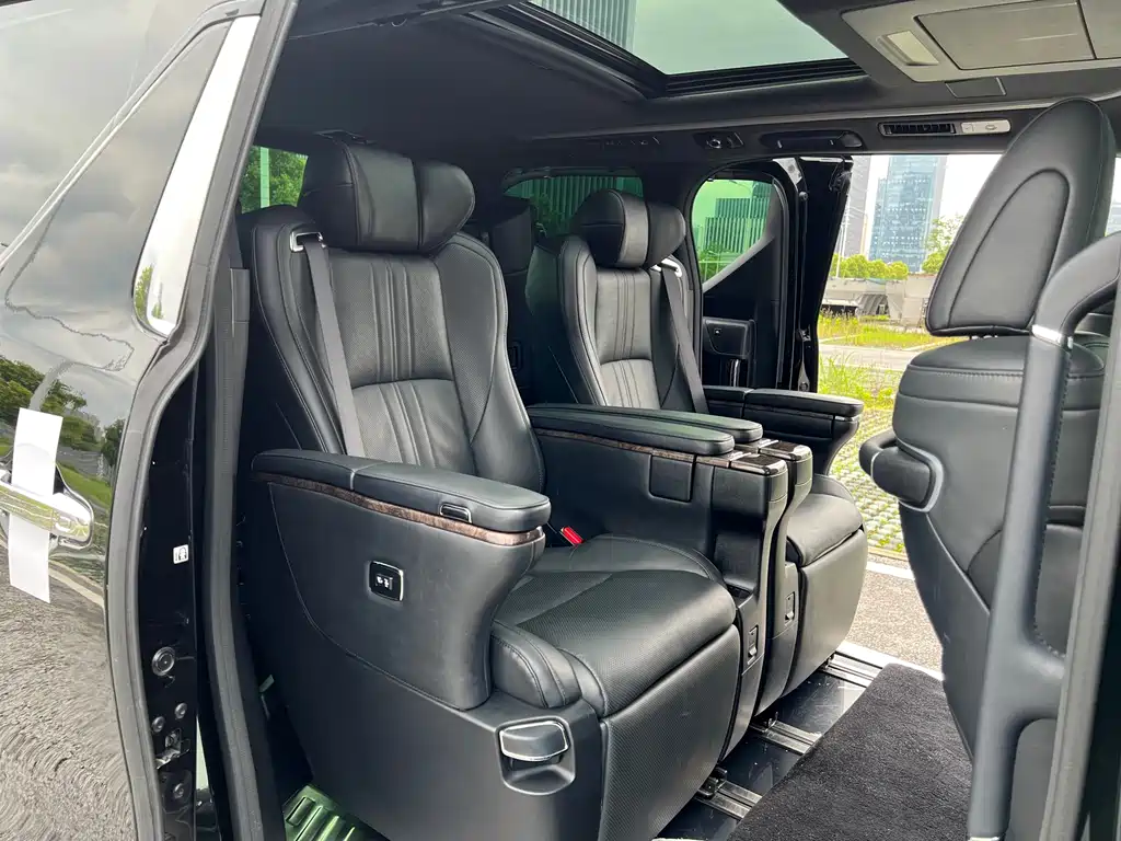 Toyota Alphard 2022 — фото 7
