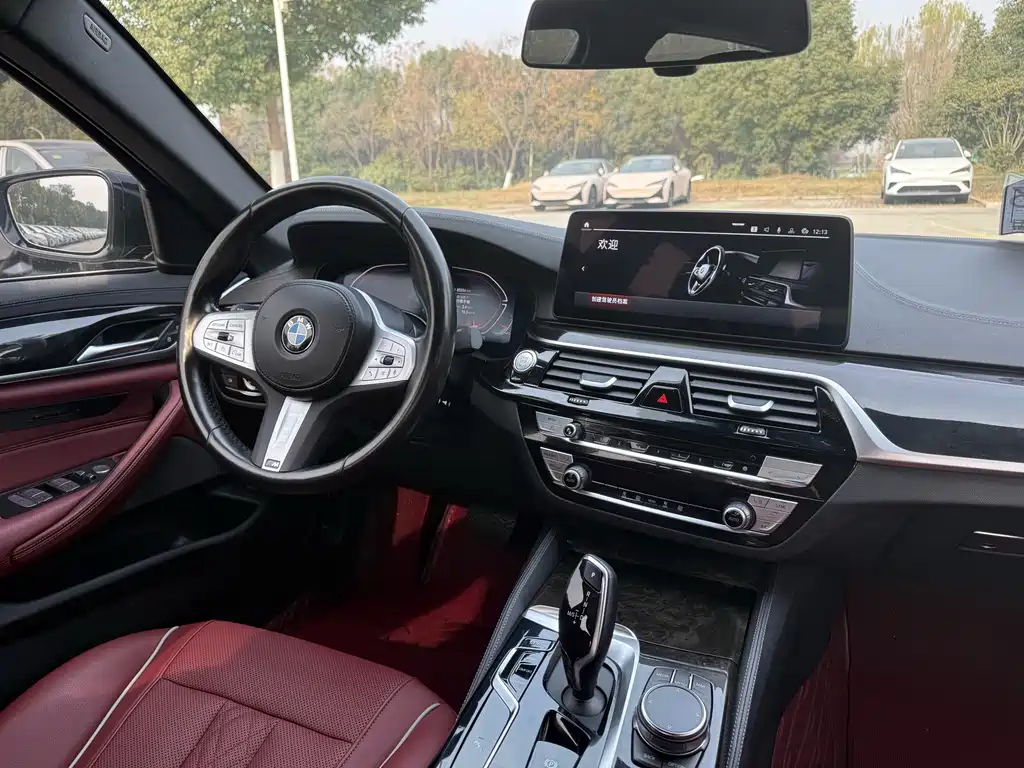 BMW 5 Series 2023 — фото 10