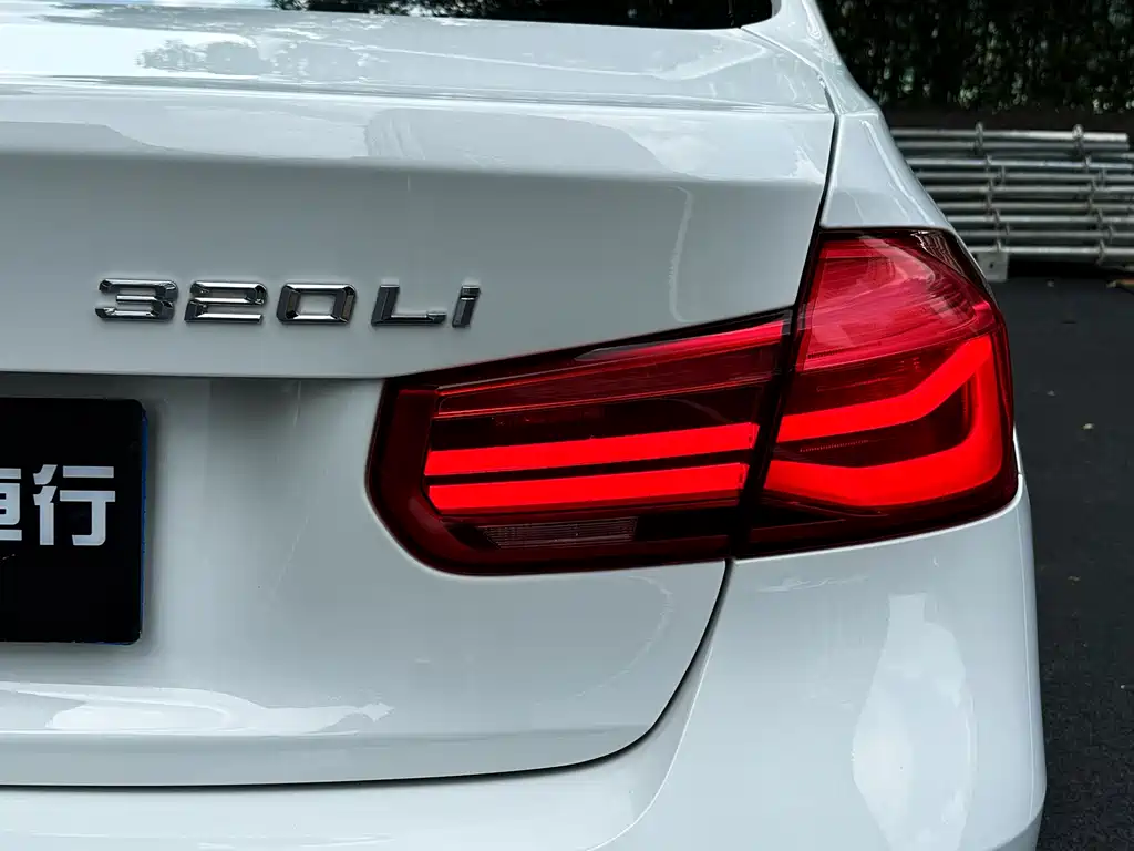 BMW 3 Series 2019 — фото 8