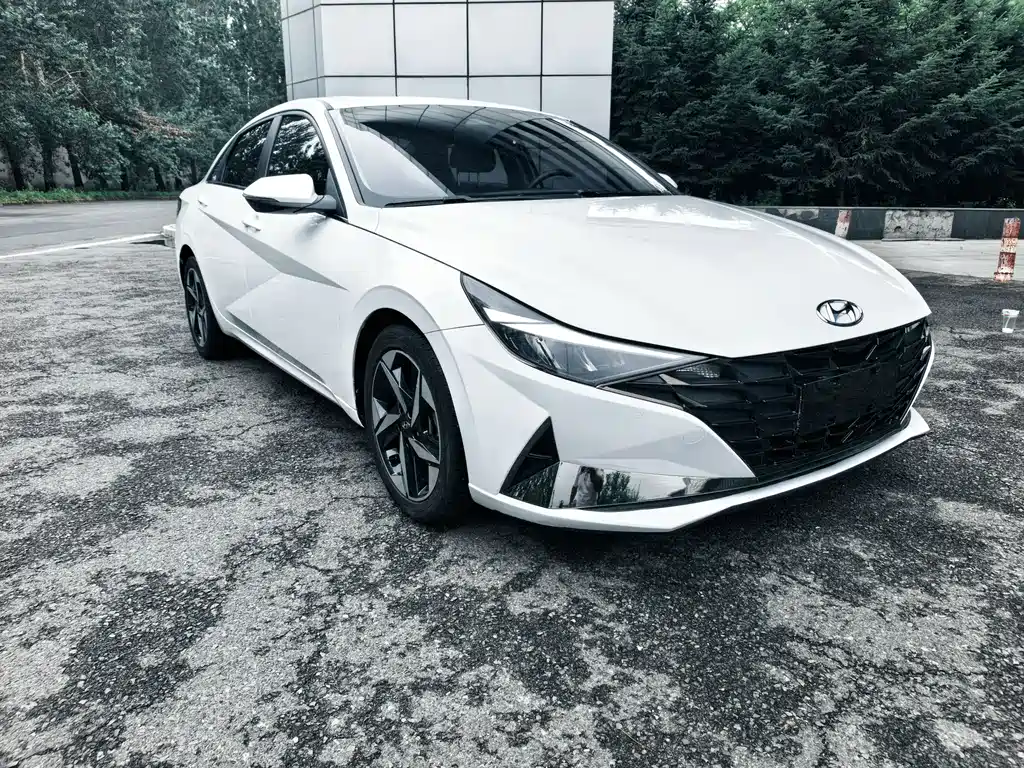 Hyundai Elantra 2022