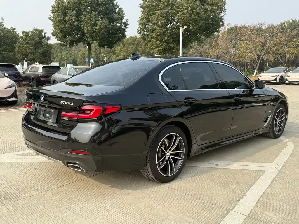 BMW 5 Series 2023 — фото 19