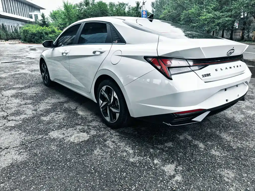 Hyundai Elantra 2022