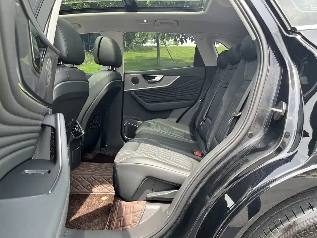Hongqi HS5 2023