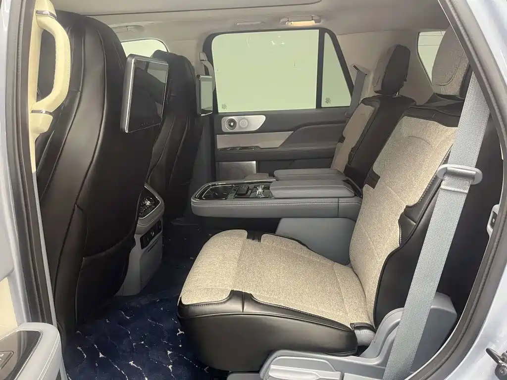 Lincoln Navigator 2019 — фото 15