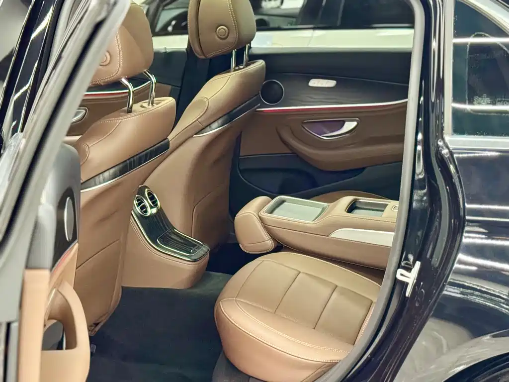 Mercedes-Benz E-Class 2023 — фото 19