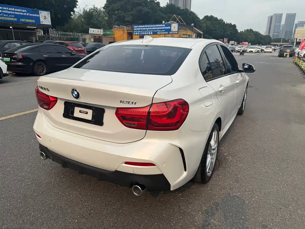 BMW 1 Series 2019 — фото 11