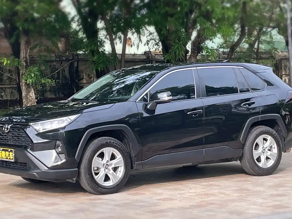 Toyota RAV4 2025 — фото 7