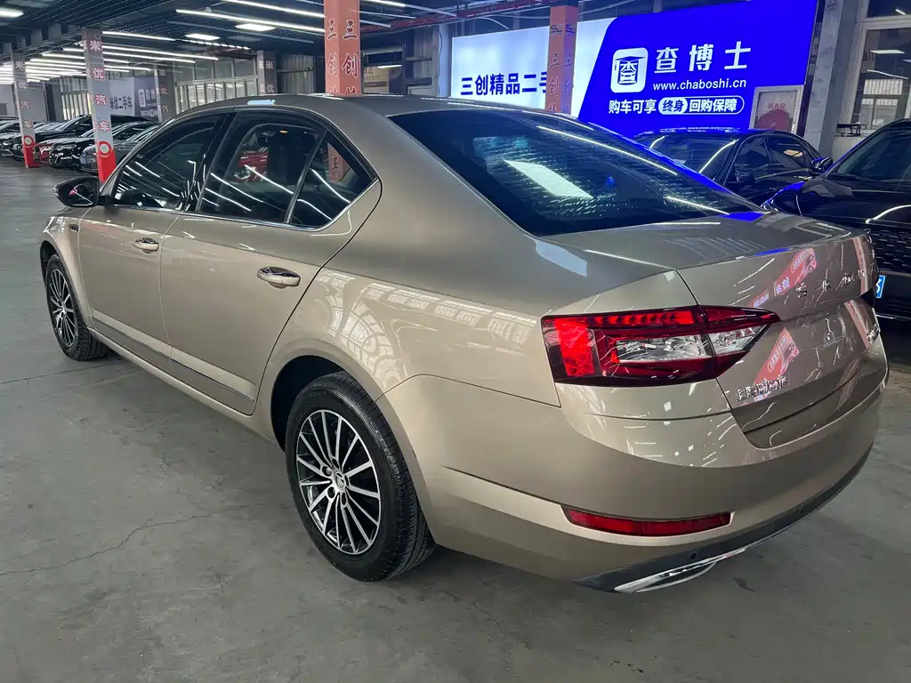 Skoda Octavia 2019 — фото 7