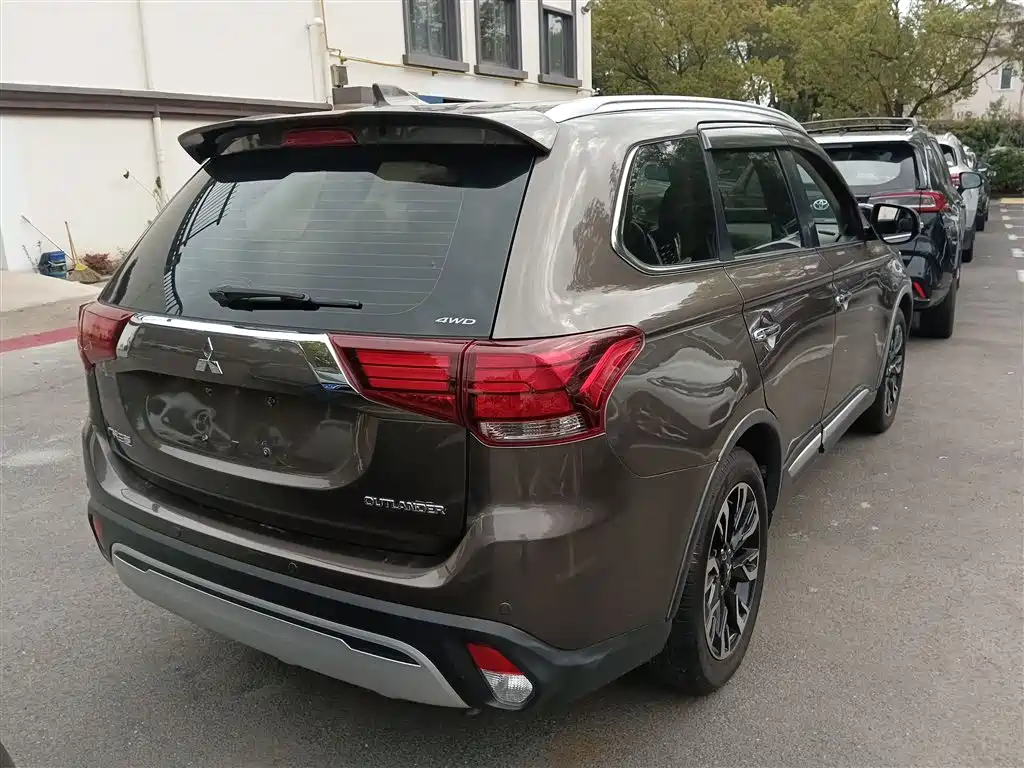Mitsubishi Outlander 2019 — фото 7