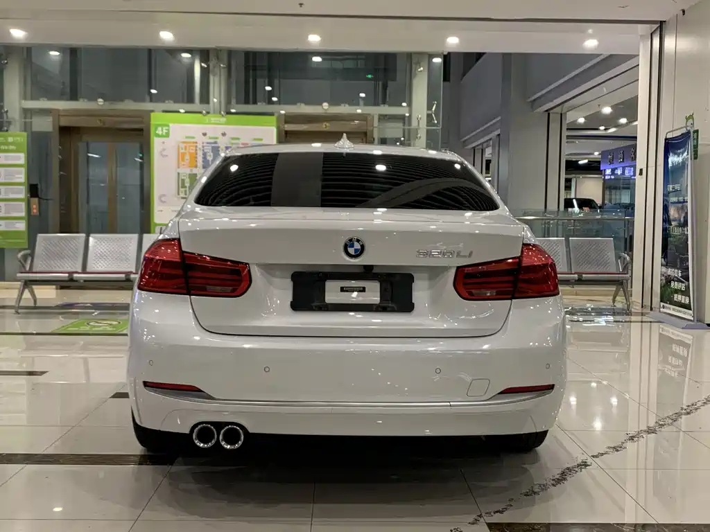 BMW 3 Series 2019 — фото 12