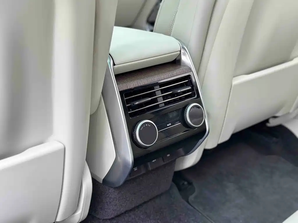 Land Rover Range Rover 2024 — фото 16