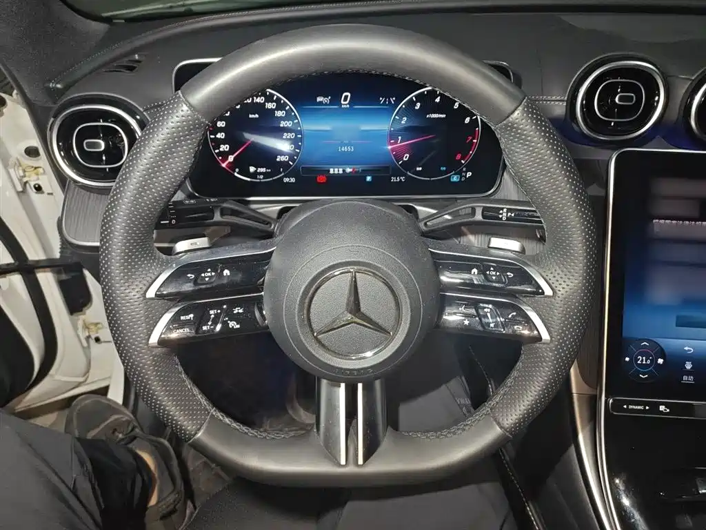 Mercedes-Benz C-Class 2024 — фото 11