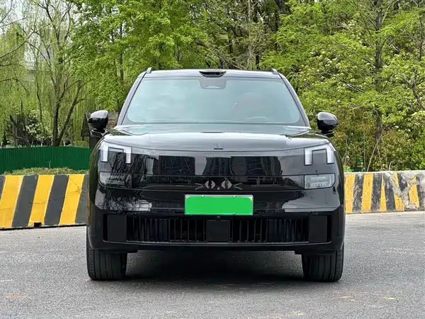 Lynk & Co 900 2025