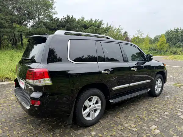 Lexus LX 2013