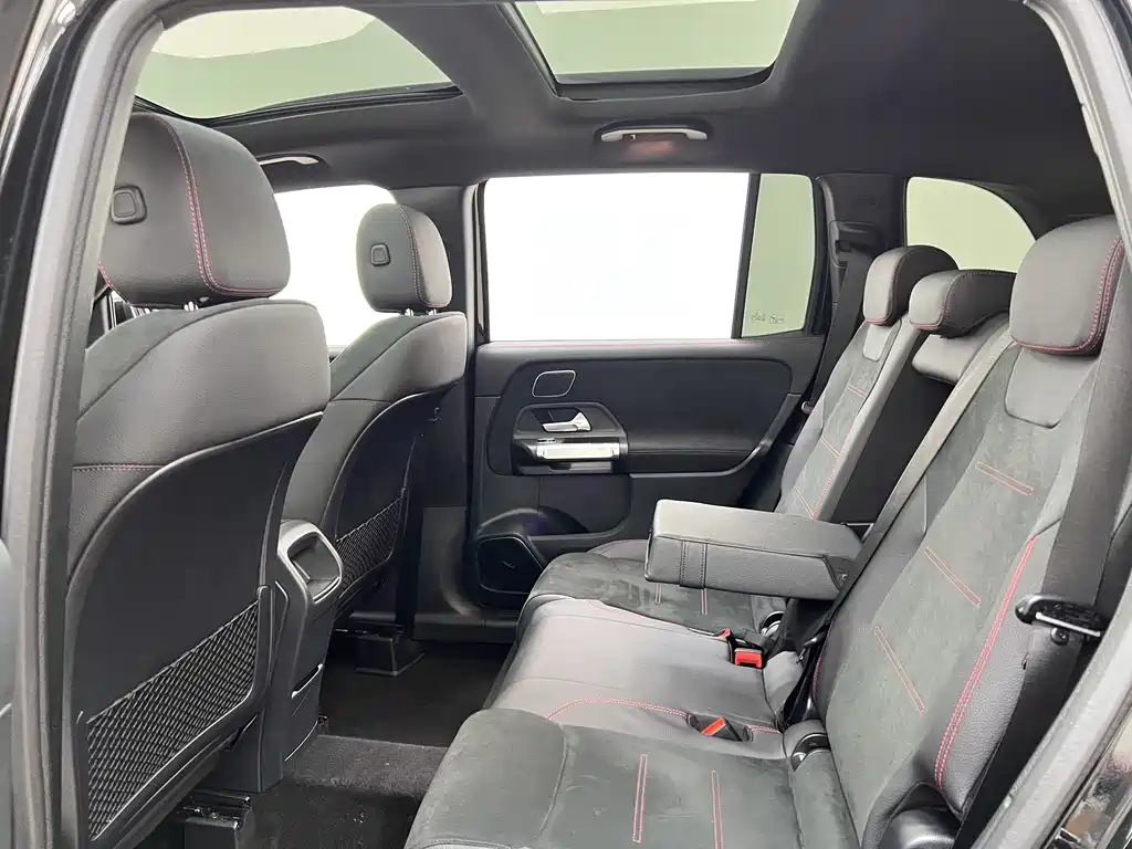 Mercedes-Benz GLB AMG 2025 — фото 13