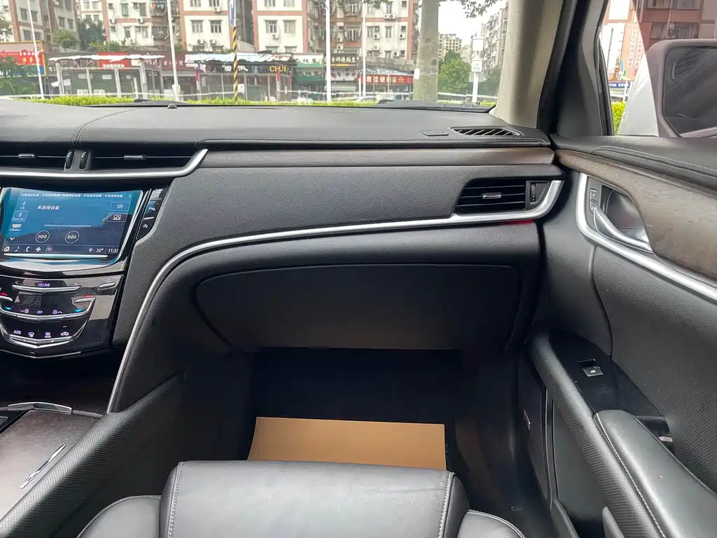 Cadillac XTS 2019 — фото 17