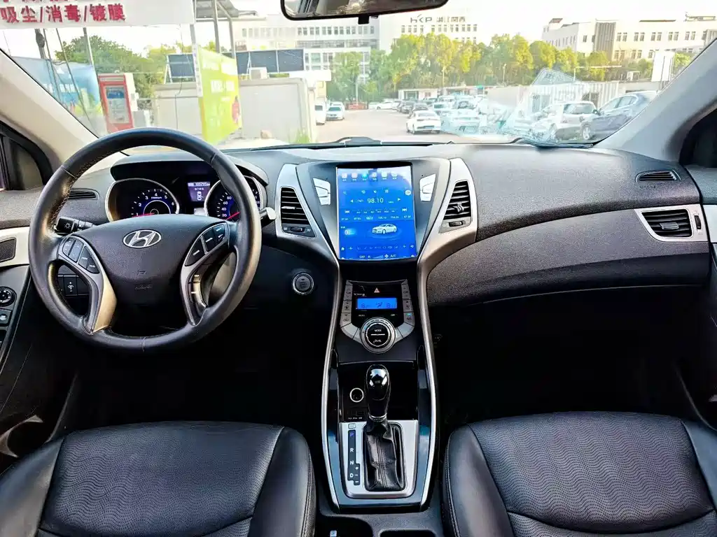 Hyundai Elantra 2015