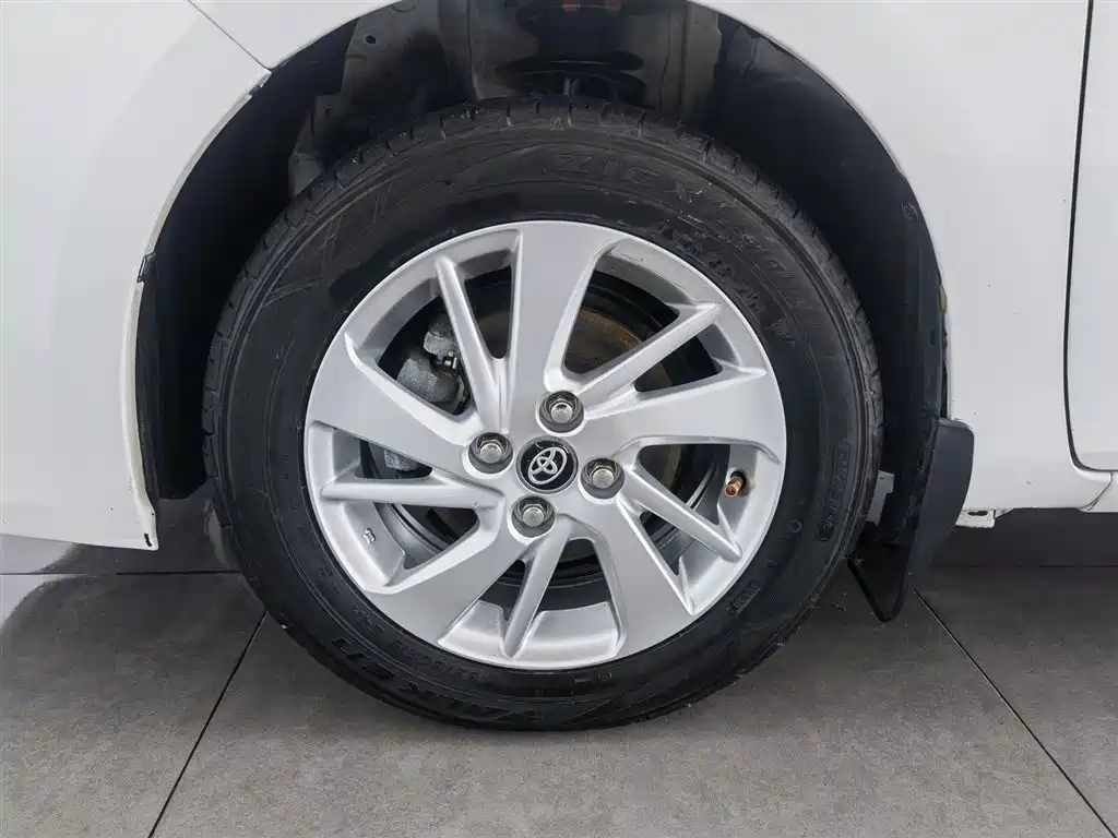 Toyota Yaris L 2015 — фото 17