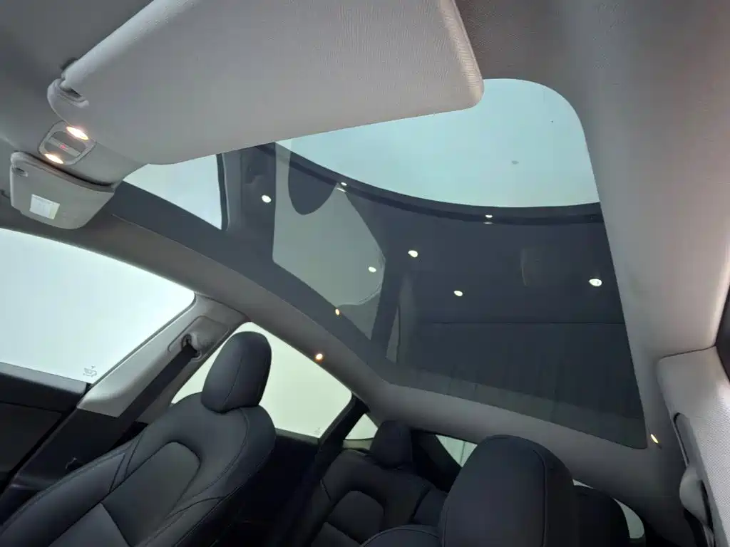 Tesla Model Y 2022 — фото 13