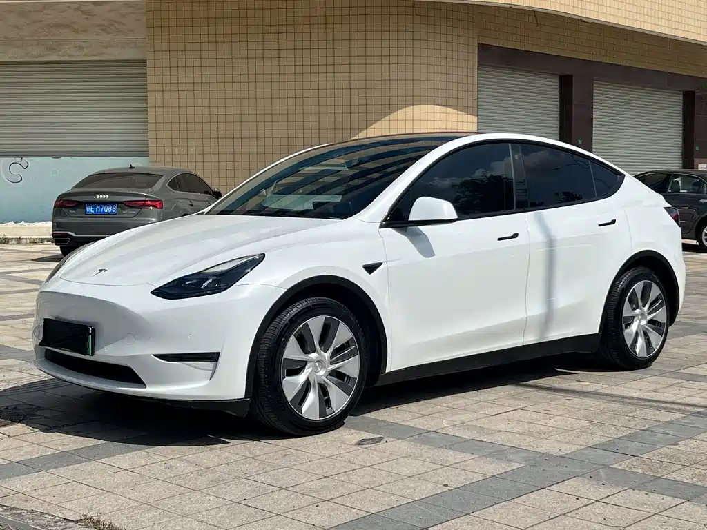 Tesla Model Y 2023 — фото 1