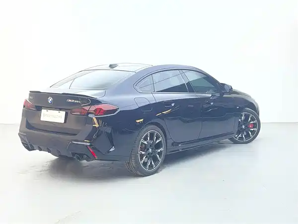 BMW M235L 2025