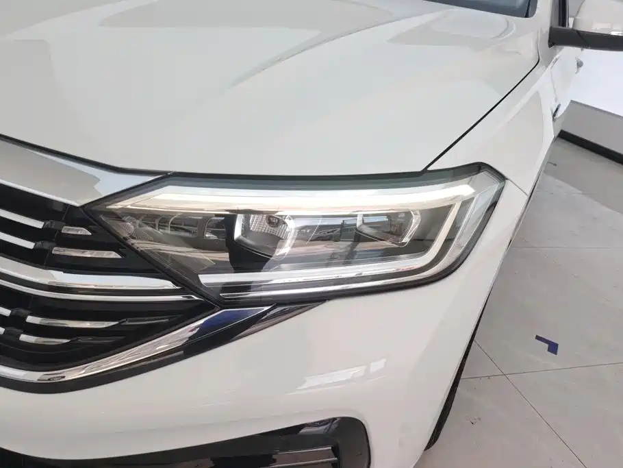 Volkswagen Sagitar 2024