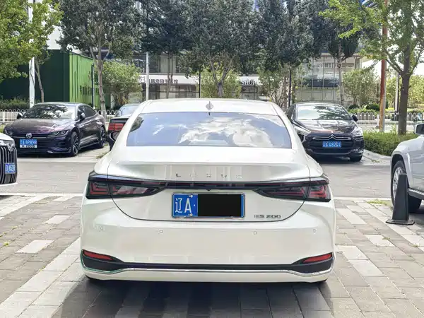 Lexus ES 2025