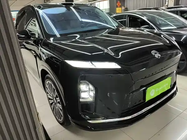 NIO ES8 2025