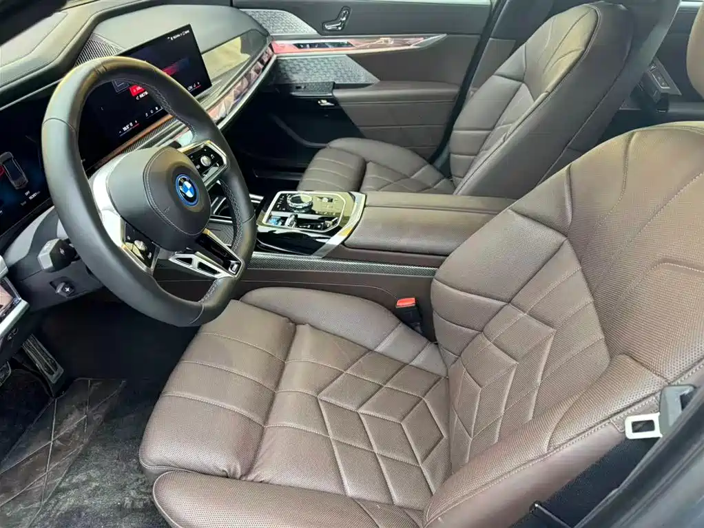 BMW i7 M70L 2024 — фото 8