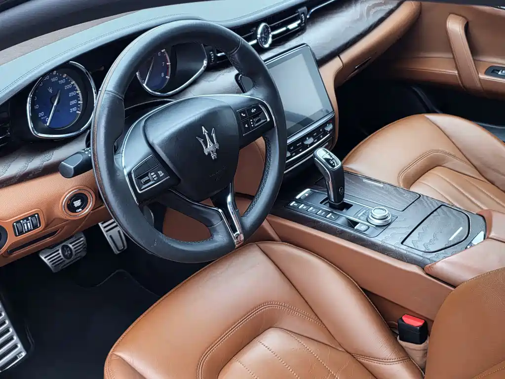 Maserati Quattroporte 2018 — фото 25