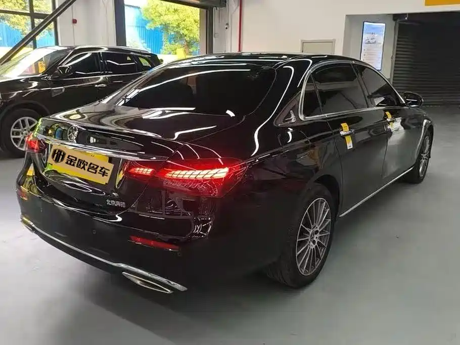 Mercedes-Benz E-Class 2023 — фото 9