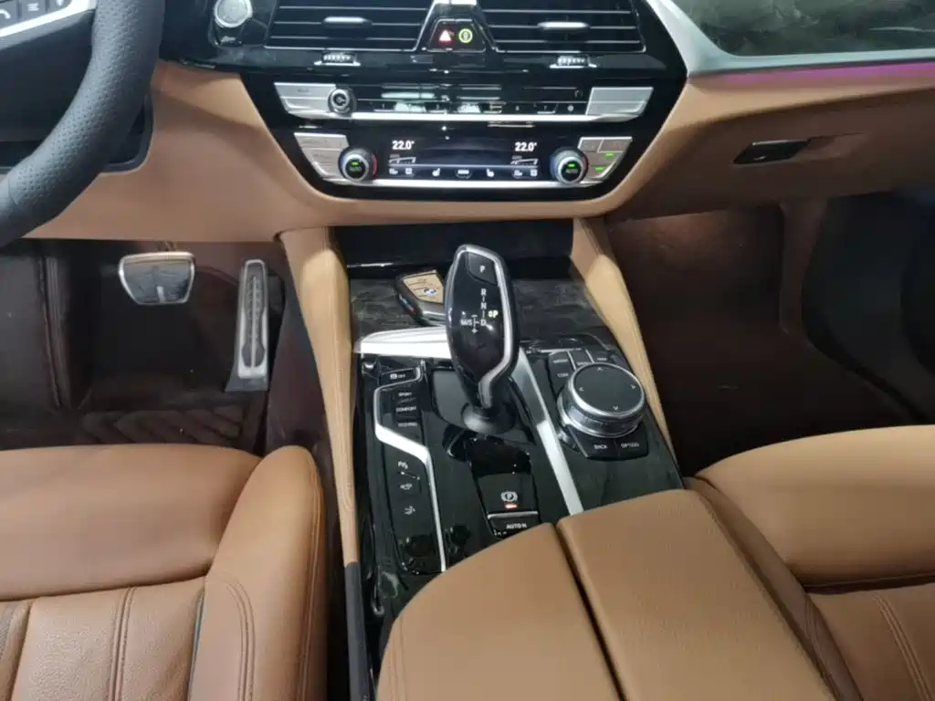 BMW 6 Series GT 2024 — фото 14
