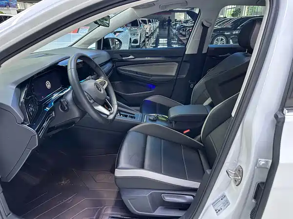 Volkswagen Golf 2023