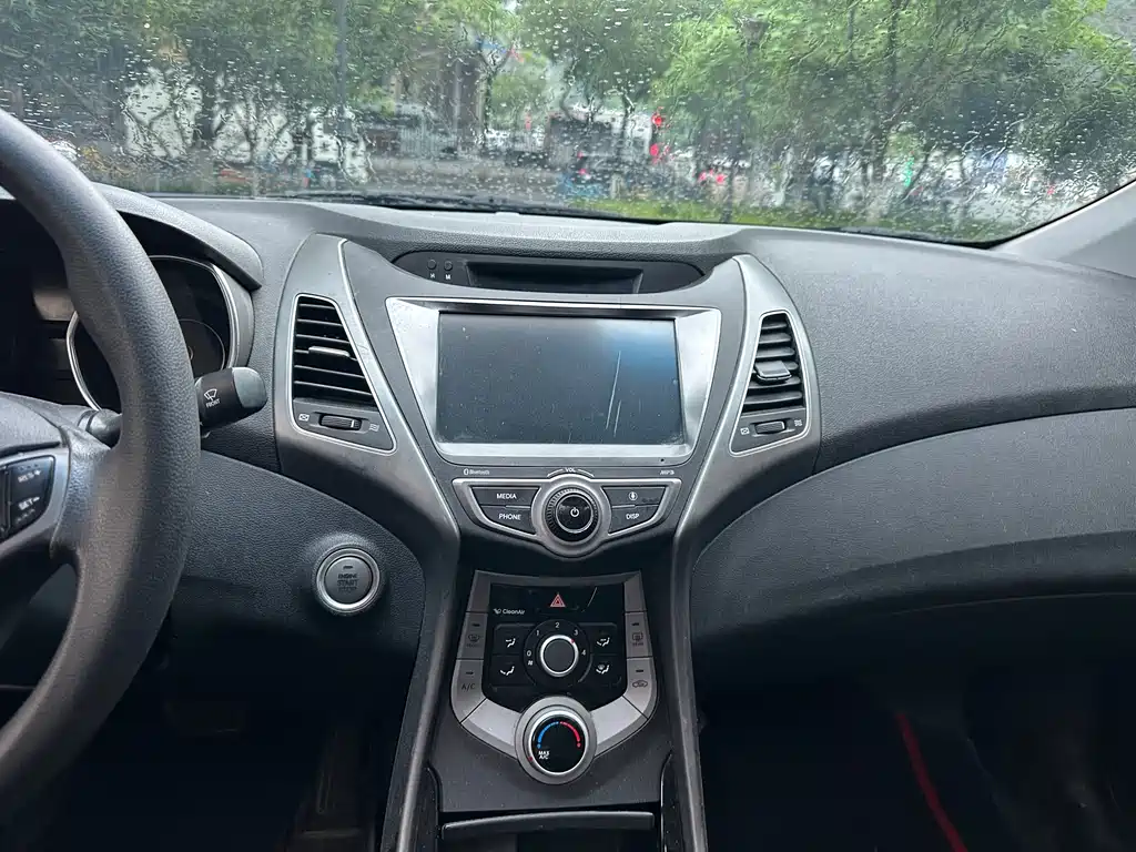 Hyundai Elantra 2017 — фото 11