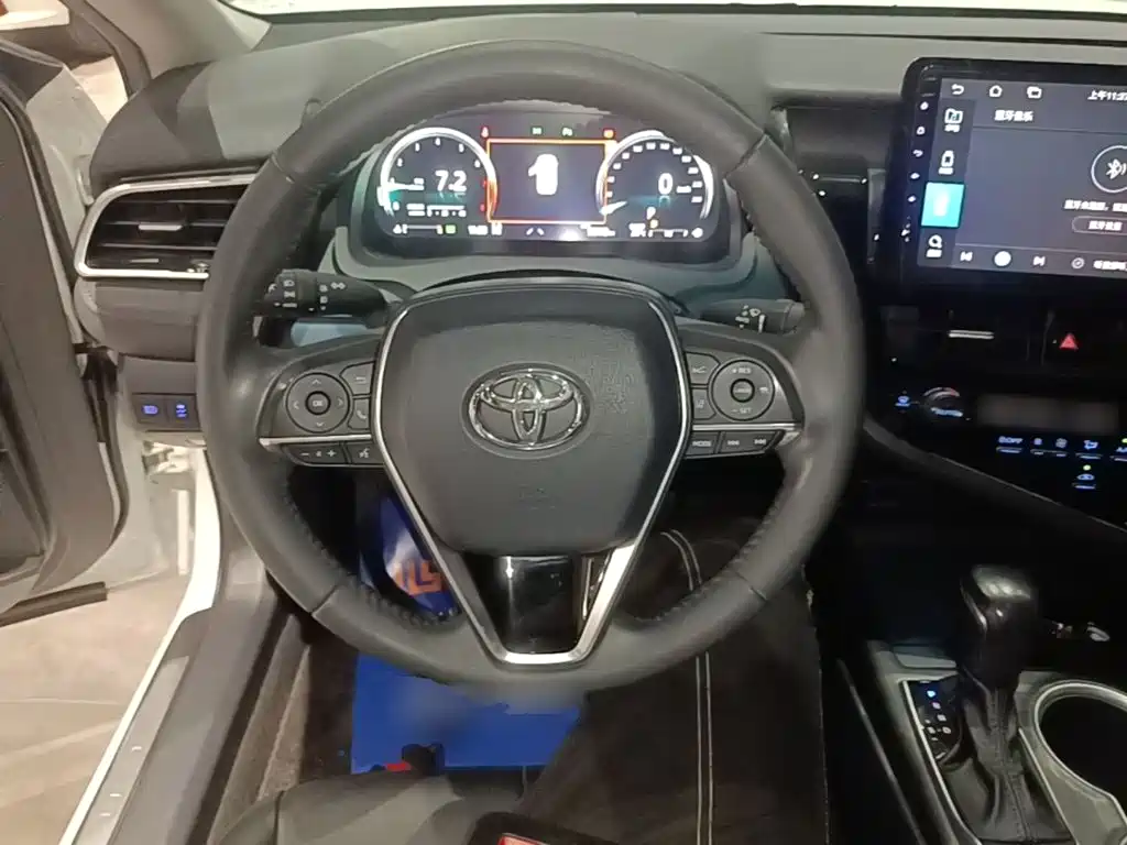 Toyota Camry 2023 — фото 11
