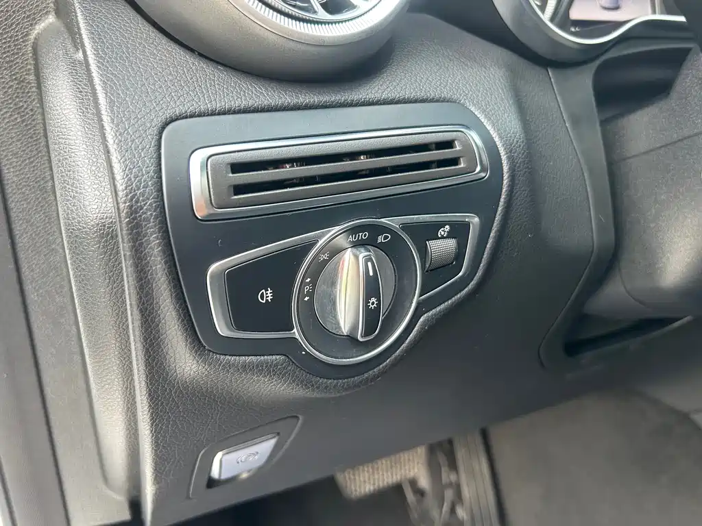 Mercedes-Benz GLC 2018 — фото 11