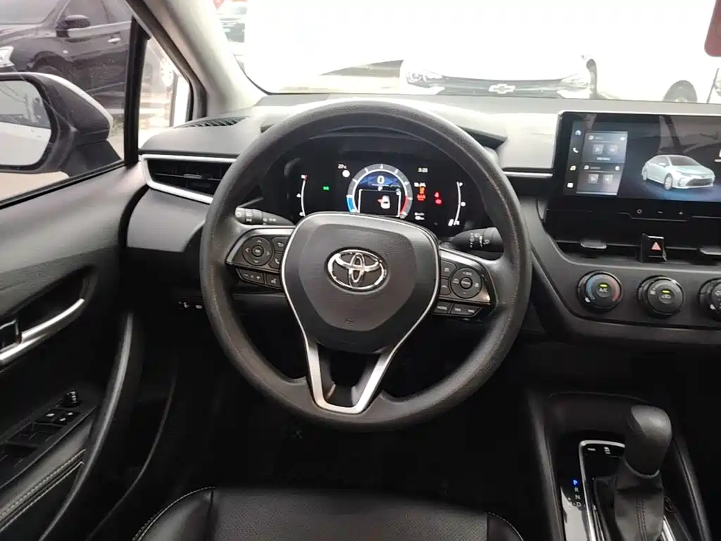 Toyota Corolla 2023 — фото 11