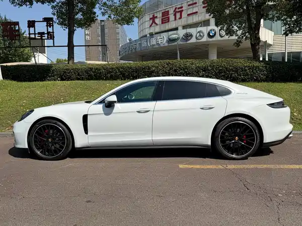 Porsche Panamera 2022