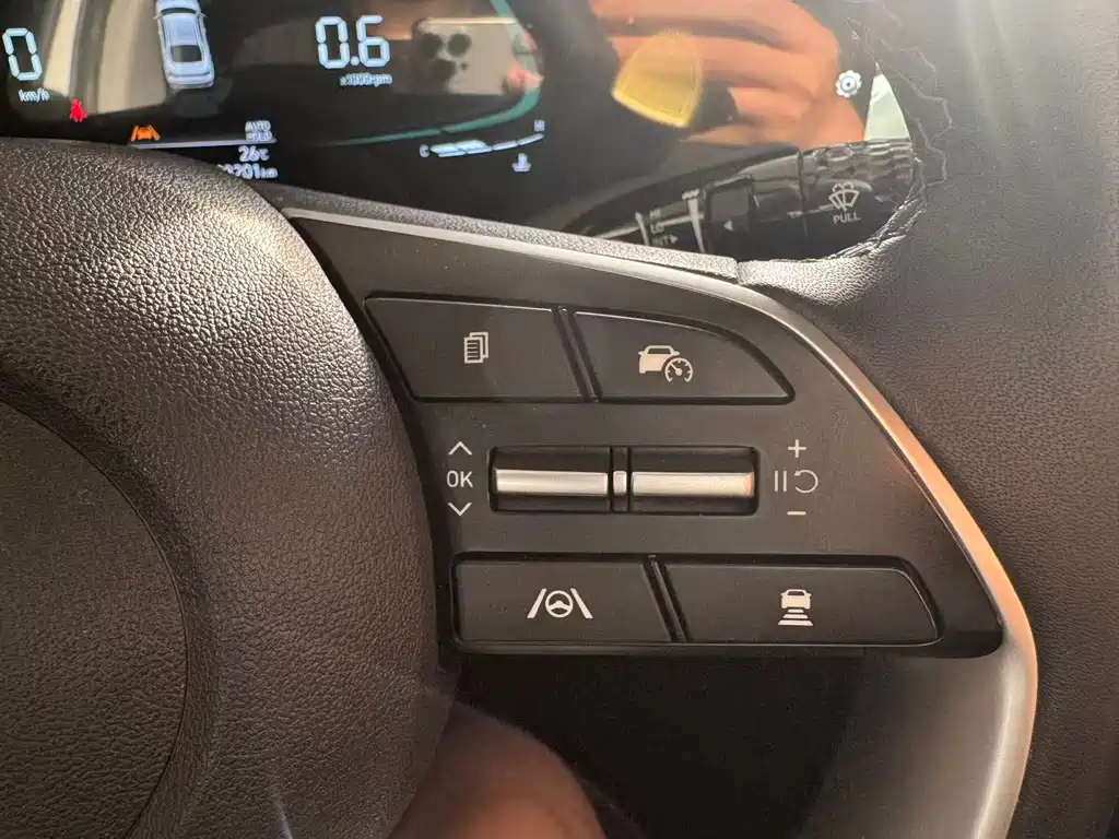 Hyundai Elantra 2023 — фото 17
