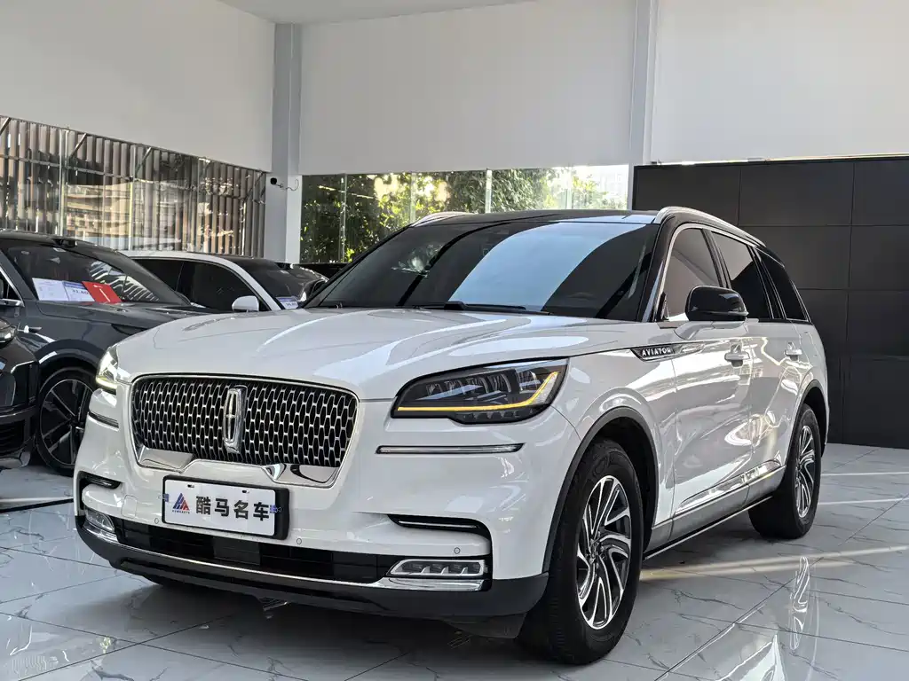 Lincoln Aviator 2023 — фото 1