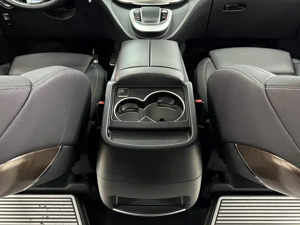 Mercedes-Benz V-Class 2023 — фото 13