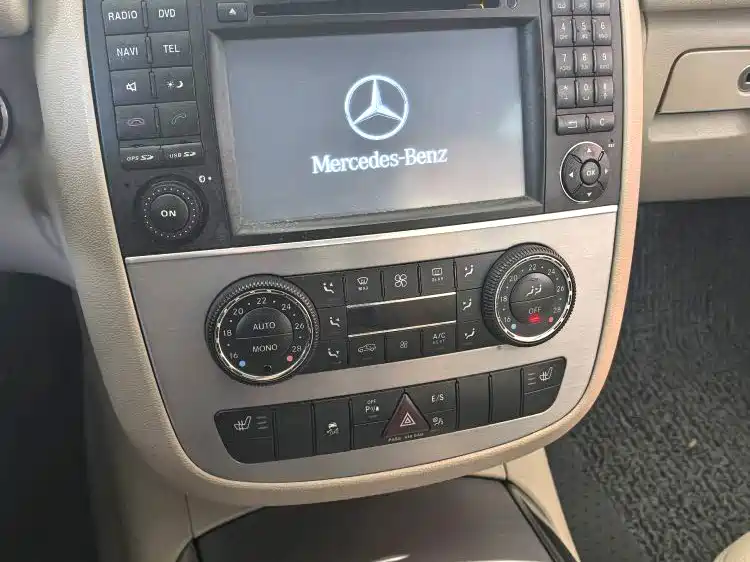 Mercedes-Benz R-Class 2011 — фото 14