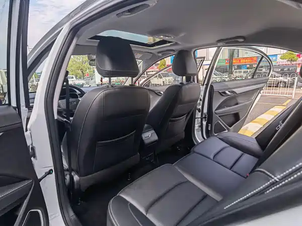 Geely Emgrand 2021
