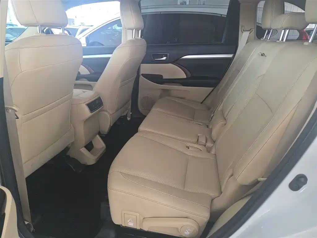 Toyota Highlander 2017 — фото 14