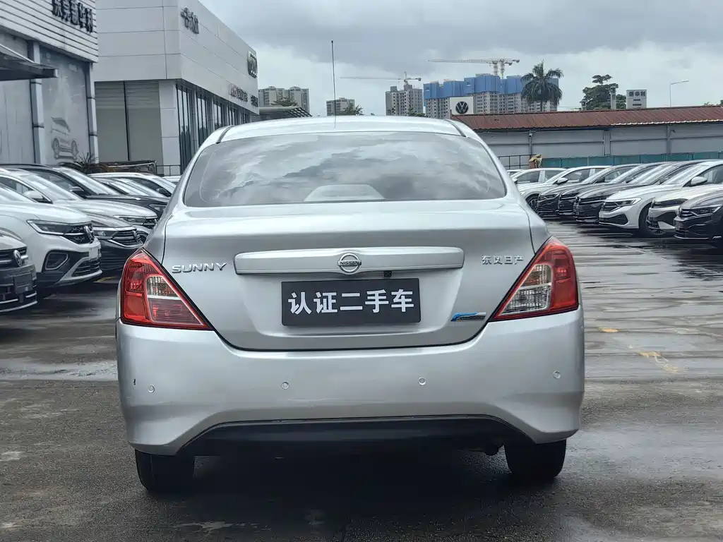 Nissan Sunny 2015
