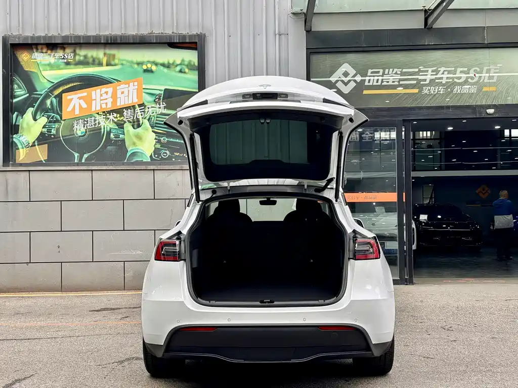 Tesla Model Y 2022 — фото 14