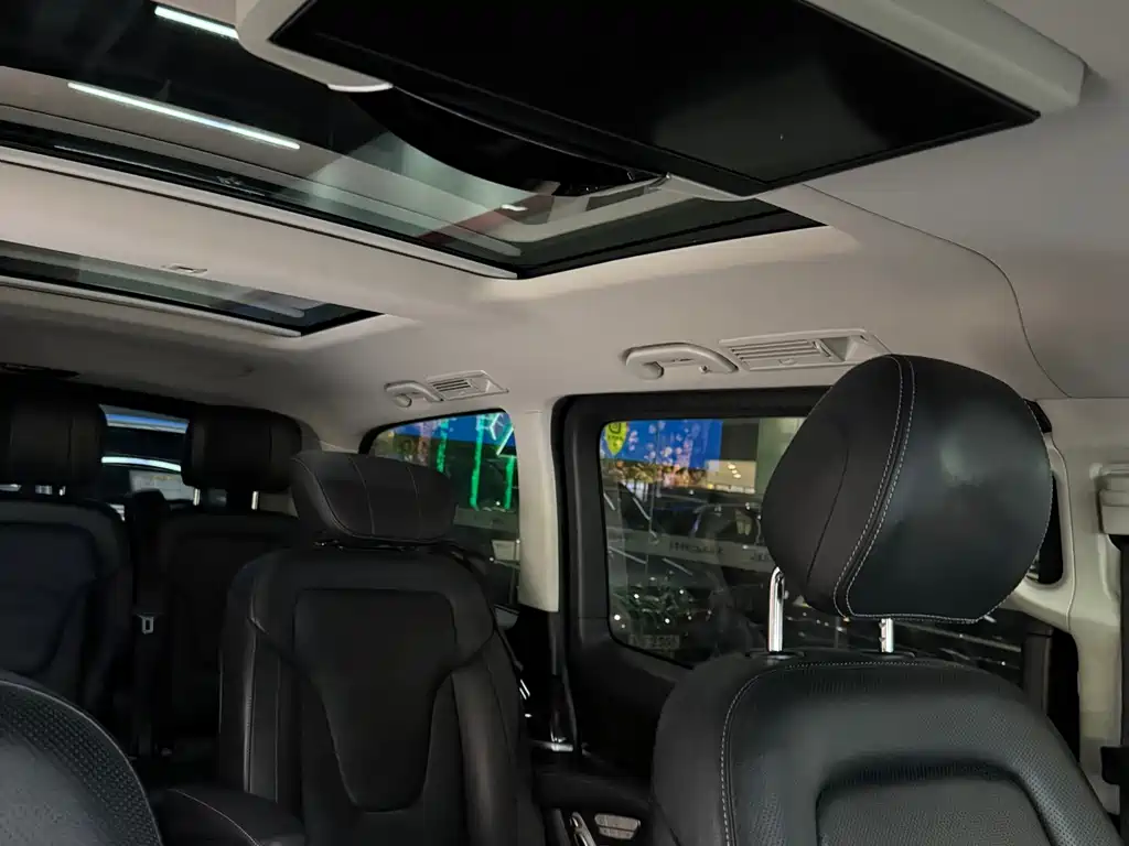 Mercedes-Benz V-Class 2020 — фото 12