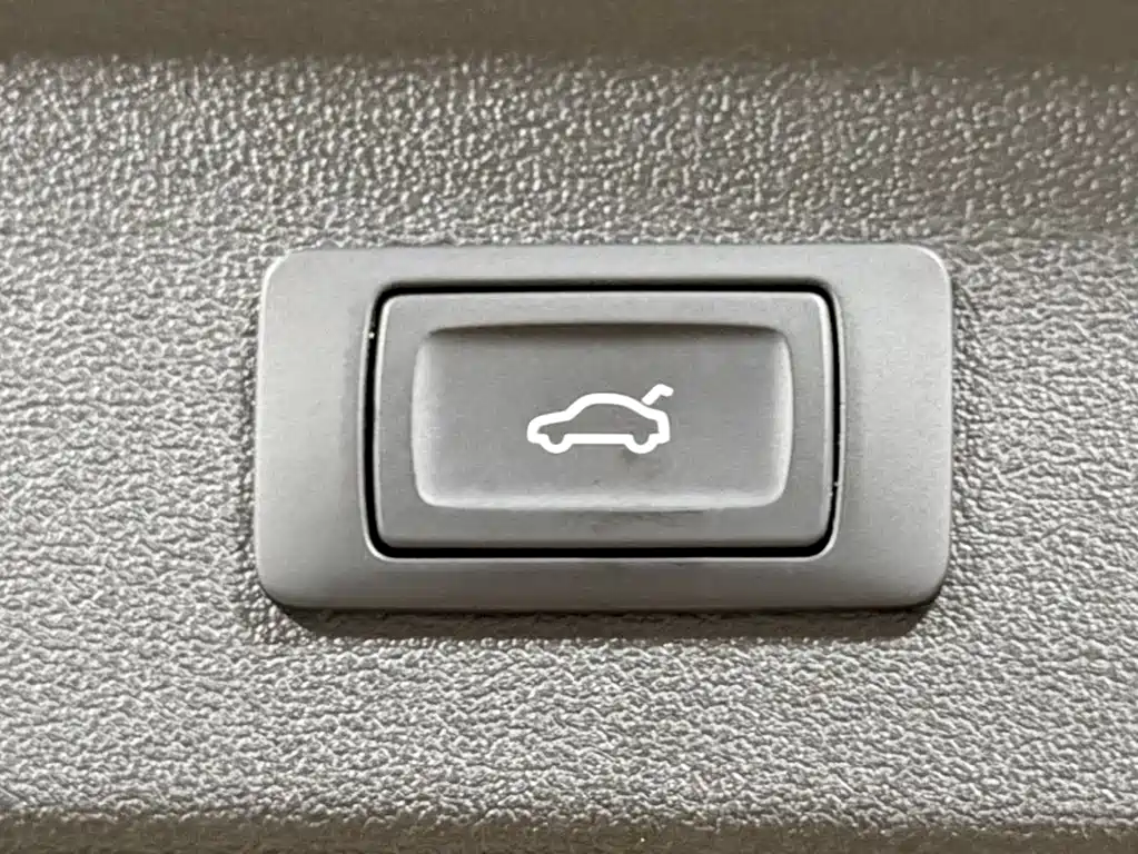 Audi A3 2023 — фото 25